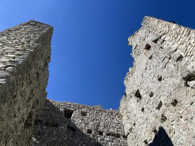 2596-ganz-tirol-vils-ruine-vilsegg.jpg