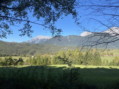 2708-ganz-tirol-locherboden-blick-burg-klamm.jpg