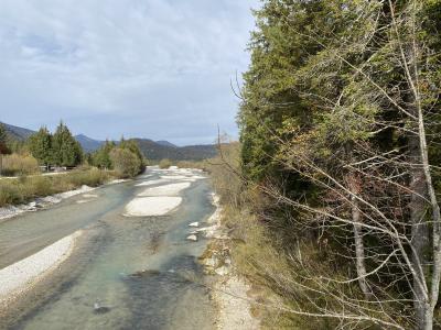 2789-ganz-tirol-kruen-isar.jpg