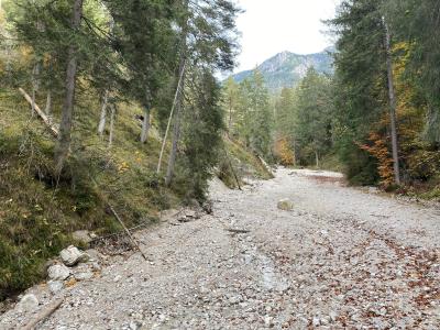 2790-ganz-tirol-huettlebachklamm-schotterweg.jpg