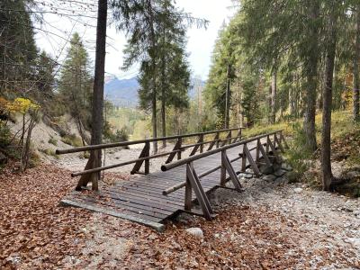 2791-ganz-tirol-huettlebachklamm-kruen-karwendel.jpg
