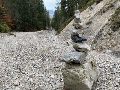 2793-ganz-tirol-huettlebachklamm-kruen-karwendel.jpg