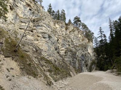 2796-ganz-tirol-huettlebachklamm-schotterweg.jpg
