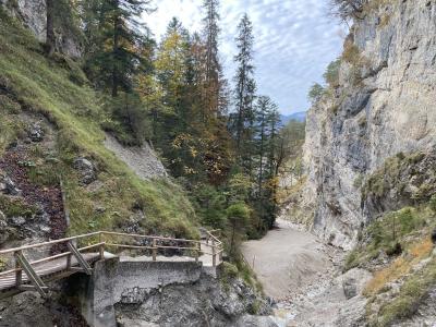2804-ganz-tirol-huettlebachklamm-kruen-karwendel.jpg