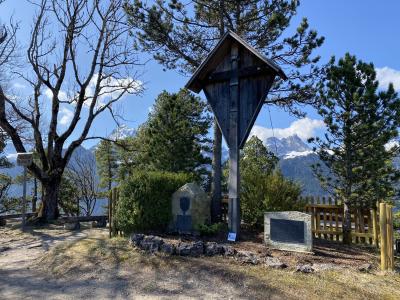 8253-ganz-tirol-gedenkplatz-weg-falkenstein-pfronten.jpg