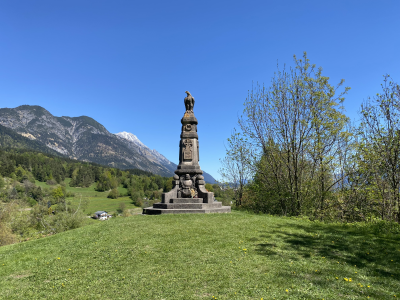 ganz-tirol-innsbruck-arzl-kriegerdenkmal-1088.png