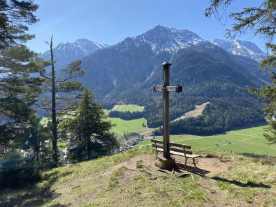 ganz-tirol-lechtal-baichlstein-gipfelkreuz-1146.jpg