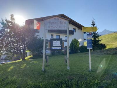 ganz-tirol-wegweise-koegele-huette-berwang-9467.jpg